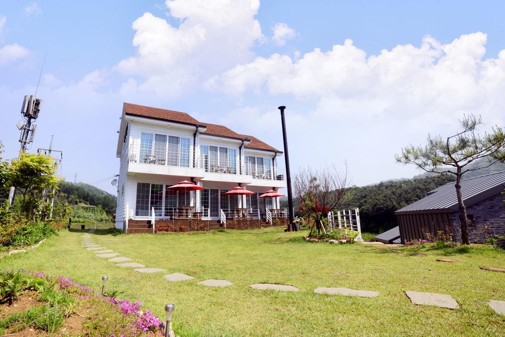 Walking Sky Pension Gapyeong Exterior photo
